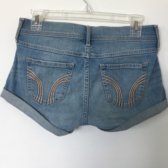 Hollister low rise Denim Shorts - Picture 2 of 4